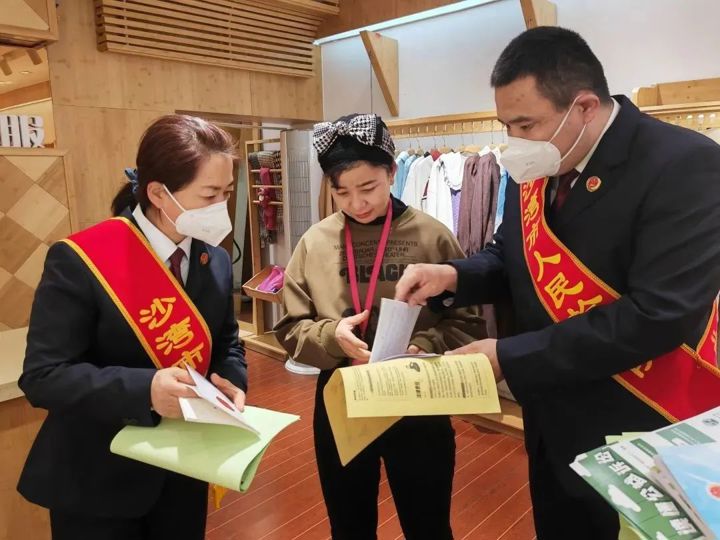  “向阳花”开添春色 法律宣传惠巾帼 新疆沙湾市检察院开展专题普法宣传活动